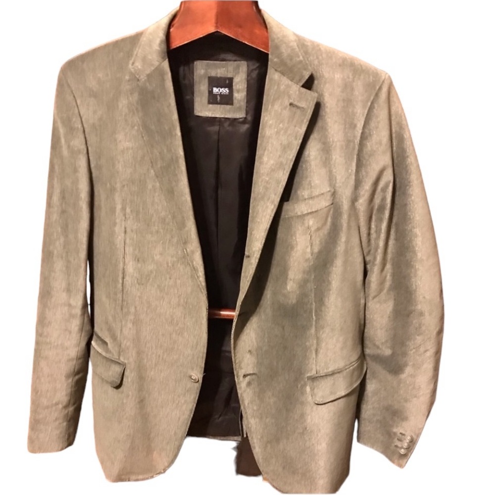 Hugo Boss classic velvet suit jacket size 46 R in like new condition